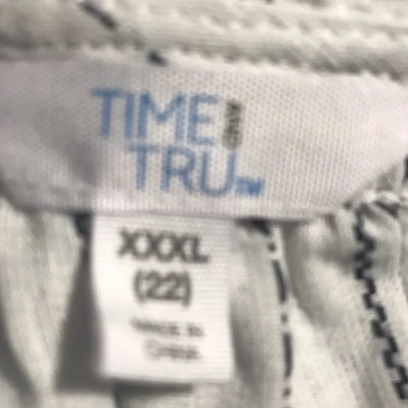 Plus size Ruffle Tank - Picture 2 of 11